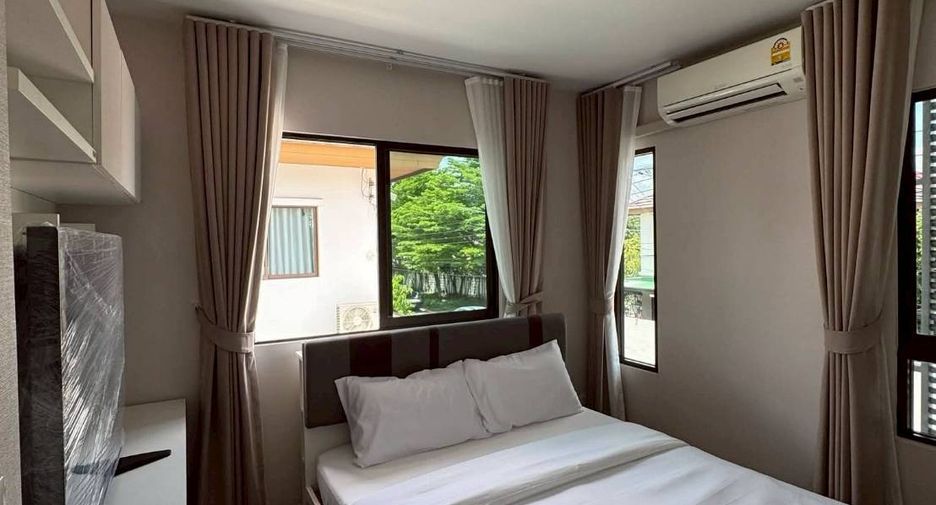 For rent 3 bedrooms townhouse in Suan Luang, Bangkok