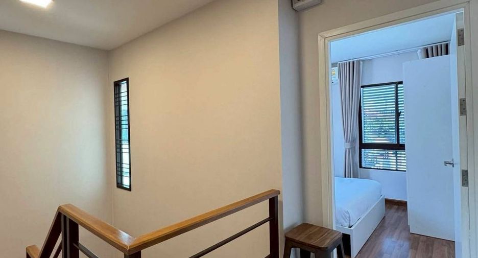 For rent 3 bedrooms townhouse in Suan Luang, Bangkok