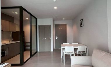 Condo en alquiler de 2 habitaciones en Huai Khwang, Bangkok