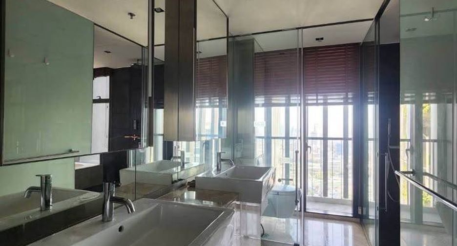 Condo en alquiler de 3 habitaciones en Sathon, Bangkok