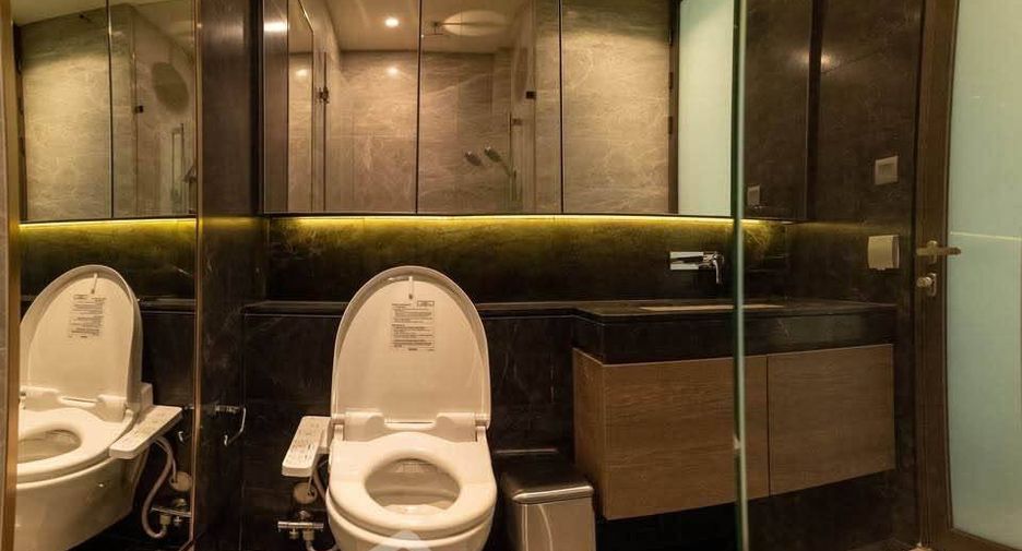For rent 2 bedrooms condo in Pathum Wan, Bangkok