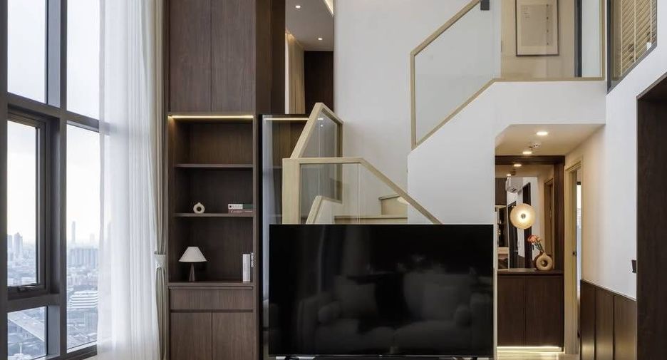 For rent 3 bedrooms condo in Khlong Toei, Bangkok