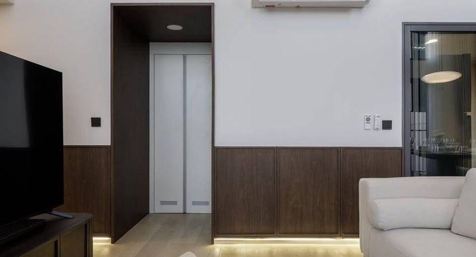 For rent 3 bedrooms condo in Khlong Toei, Bangkok