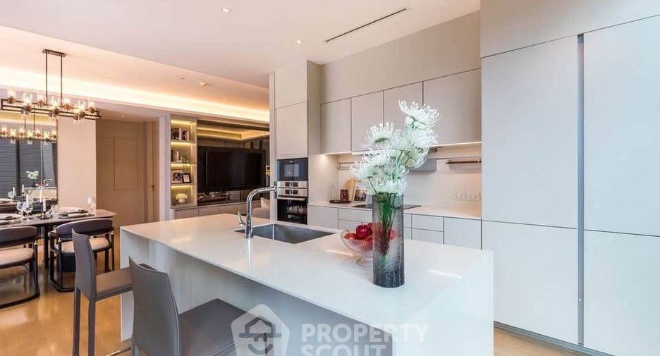 For rent 2 bedrooms condo in Pathum Wan, Bangkok