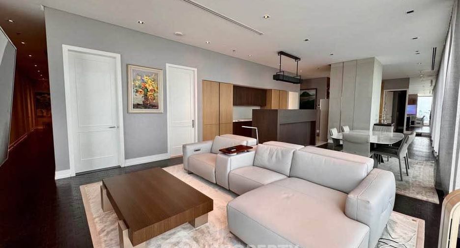 For rent 4 bedrooms condo in Sathon, Bangkok