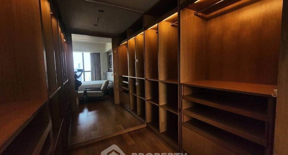 For rent 3 bedrooms condo in Sathon, Bangkok