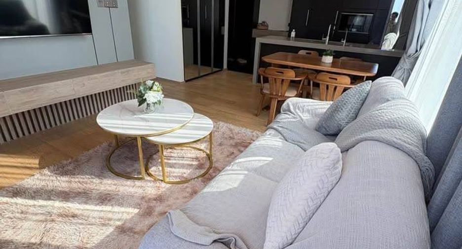 For rent 2 bedrooms condo in Pathum Wan, Bangkok