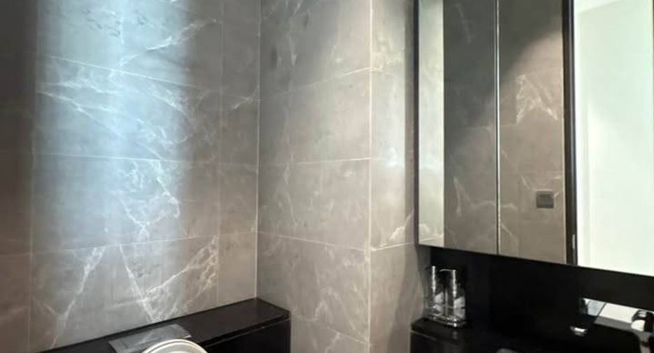 For rent 2 bedrooms condo in Pathum Wan, Bangkok