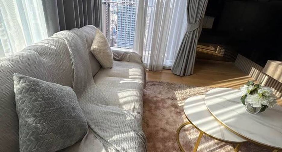 For rent 2 bedrooms condo in Pathum Wan, Bangkok