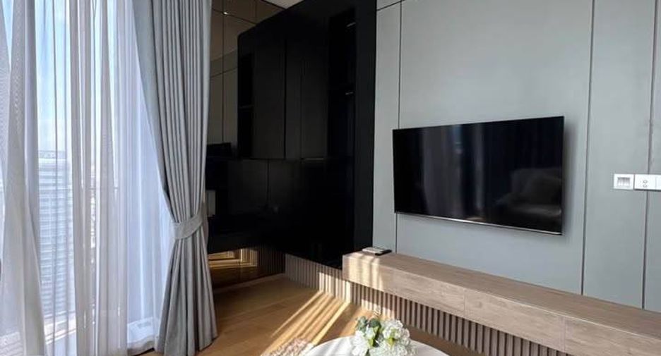 For rent 2 bedrooms condo in Pathum Wan, Bangkok