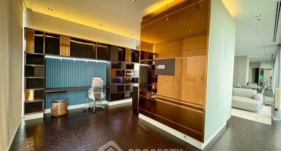 For rent 4 bedrooms condo in Sathon, Bangkok