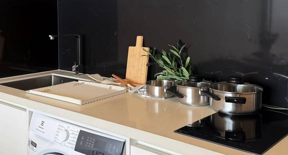 For rent 1 bed condo in Watthana, Bangkok
