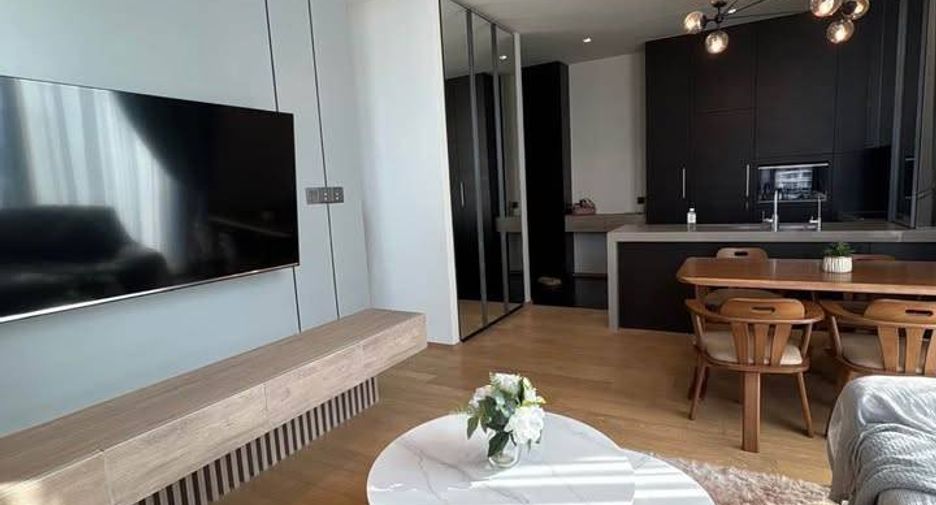 For rent 2 bedrooms condo in Pathum Wan, Bangkok