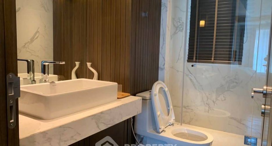 For rent 3 bedrooms condo in Khlong Toei, Bangkok