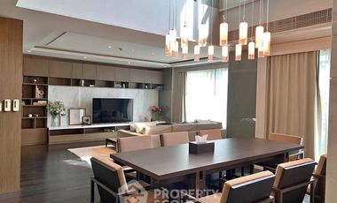 For rent 3 bedrooms condo in Khlong Toei, Bangkok