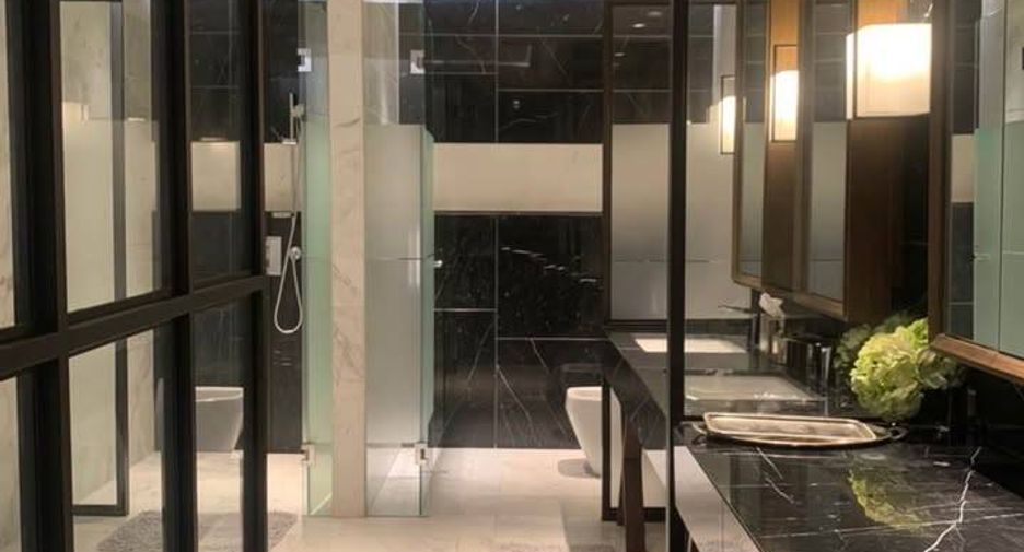 For rent 3 bedrooms condo in Khlong Toei, Bangkok