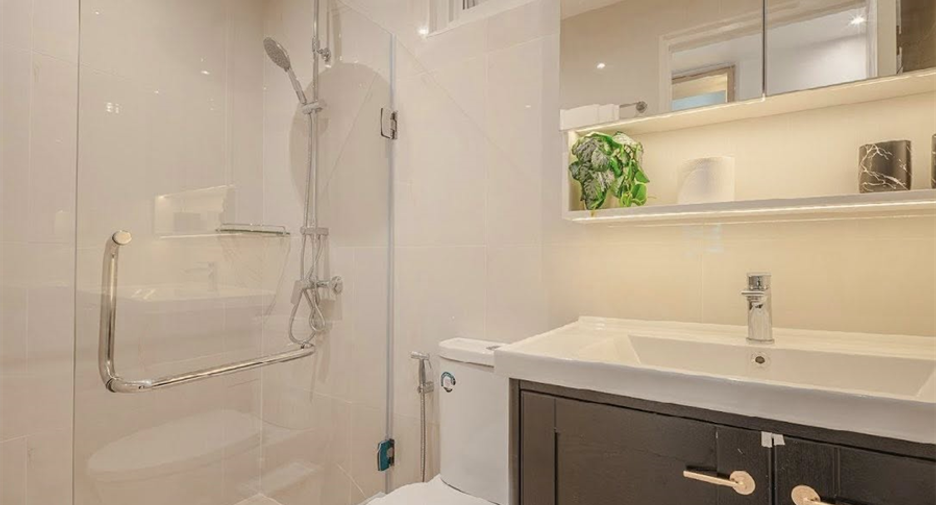 Condo en venta de 3 habitaciones en Yan Nawa, Bangkok