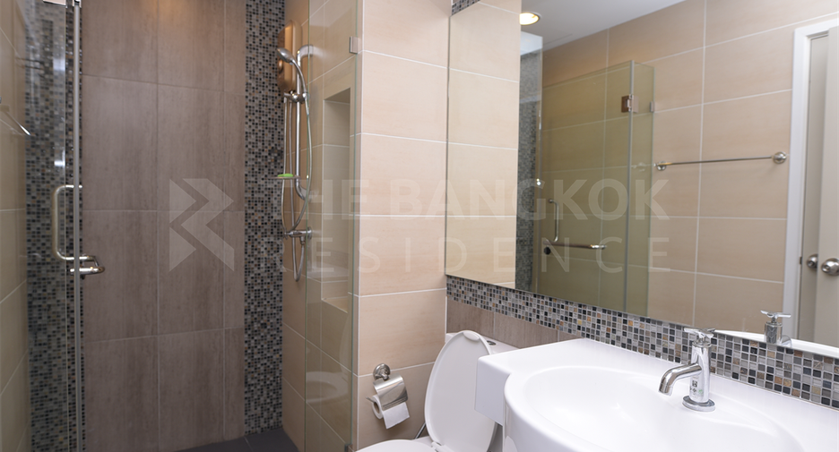 For rent 2 bedrooms condo in Sathon, Bangkok