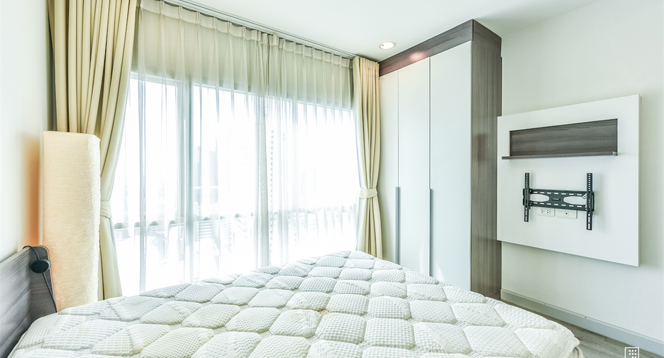 For rent 2 bedrooms condo in Sathon, Bangkok