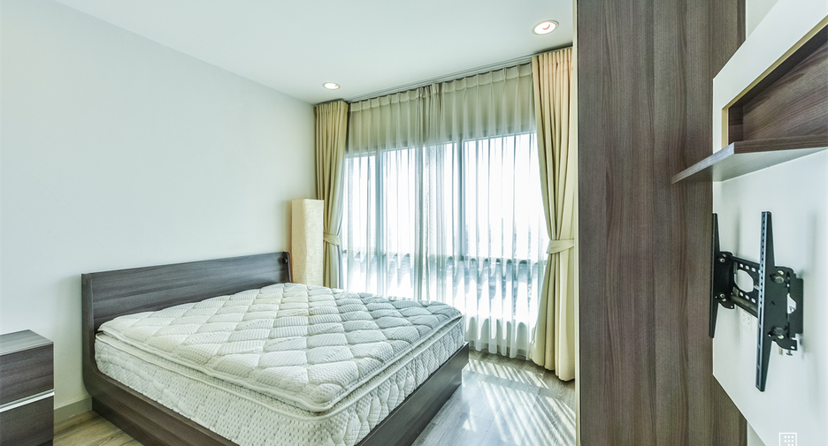 For rent 2 bedrooms condo in Sathon, Bangkok