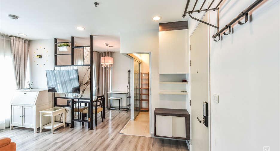 For rent 2 bedrooms condo in Sathon, Bangkok