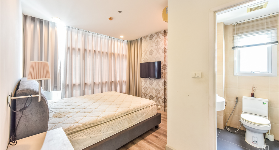 For rent 2 bedrooms condo in Sathon, Bangkok