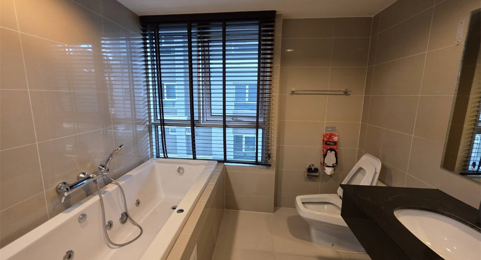 For rent 3 ベッドルーム condo in Huai Khwang, Bangkok