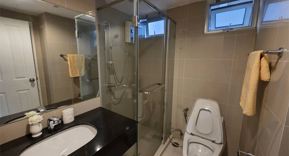 For rent 3 ベッドルーム condo in Huai Khwang, Bangkok