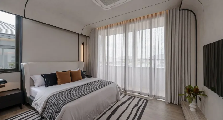 For sale 4 bedrooms house in East Pattaya, Pattaya