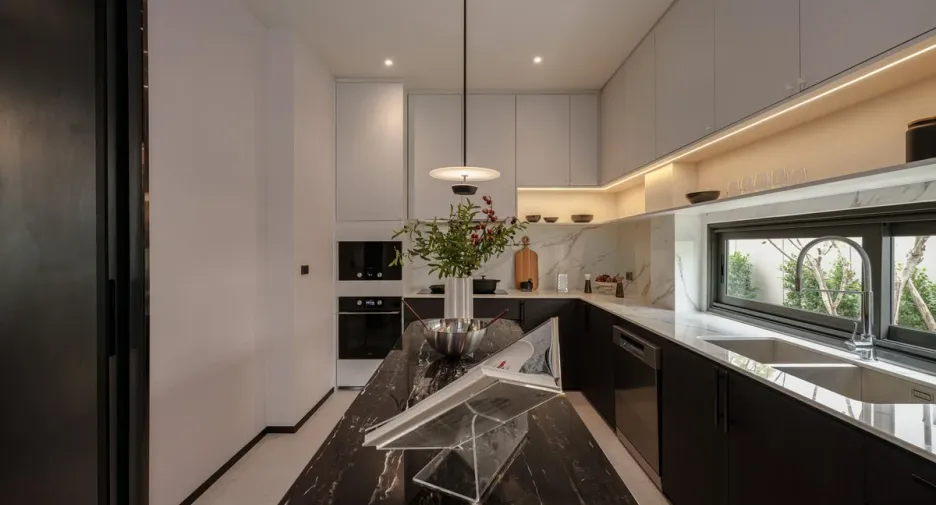 For sale 4 bedrooms house in East Pattaya, Pattaya