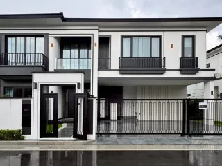 Haus zum Kauf mit 4 Zimmer in Bang Lamung, Chonburi