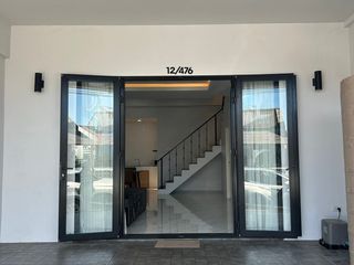 Аренда 3 спальни таунхаус в Пхукет Тощн, Пхукет