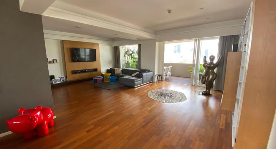 For rent 4 bedrooms condo in Watthana, Bangkok