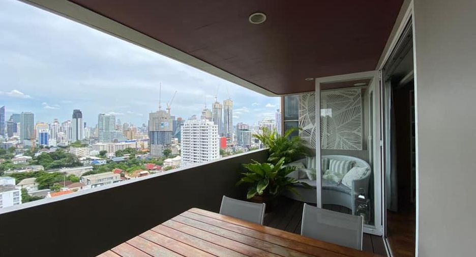 For rent 4 bedrooms condo in Watthana, Bangkok