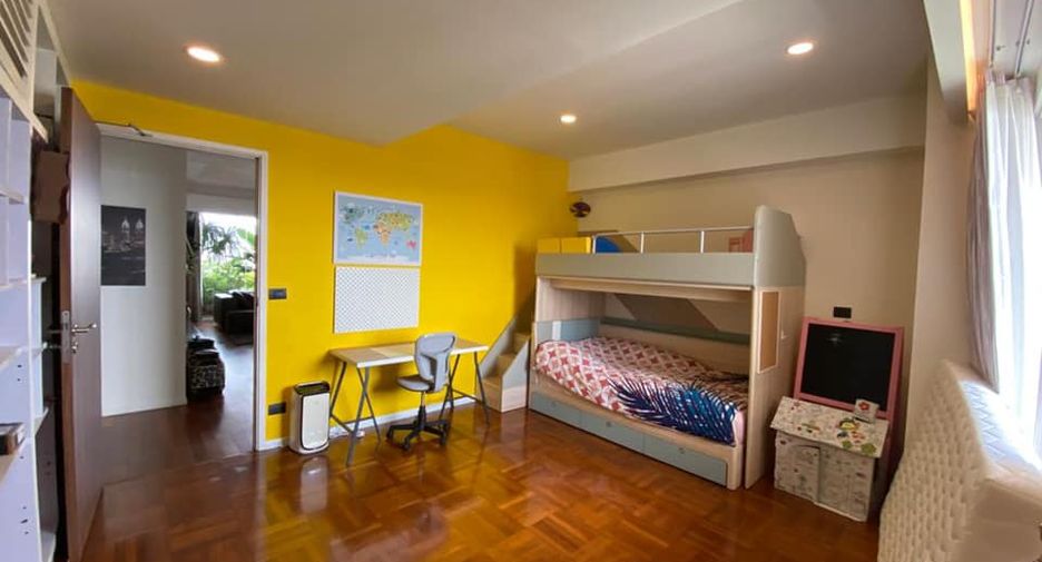 For rent 4 bedrooms condo in Watthana, Bangkok