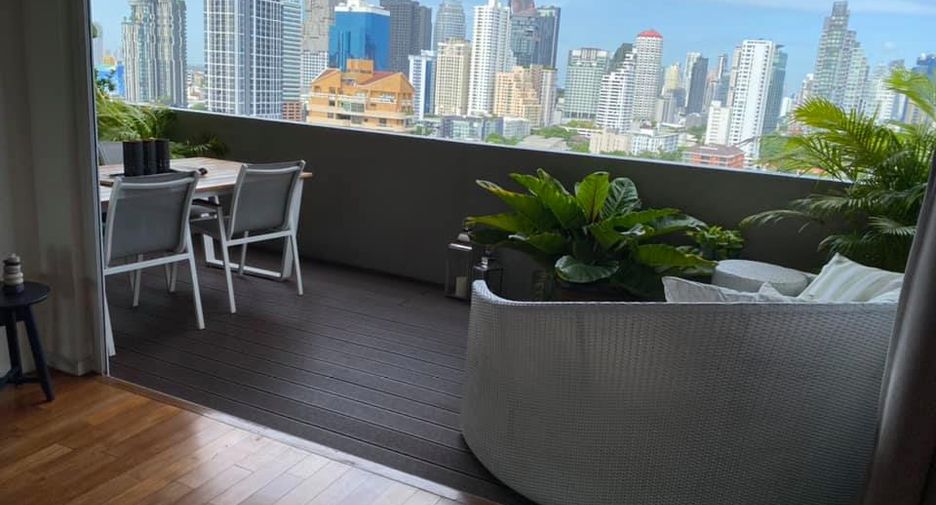 For rent 4 bedrooms condo in Watthana, Bangkok