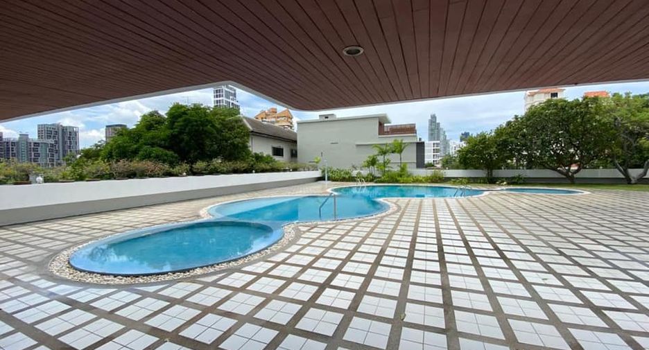 For rent 4 bedrooms condo in Watthana, Bangkok