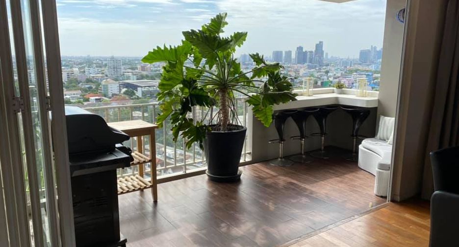 For rent 4 bedrooms condo in Watthana, Bangkok