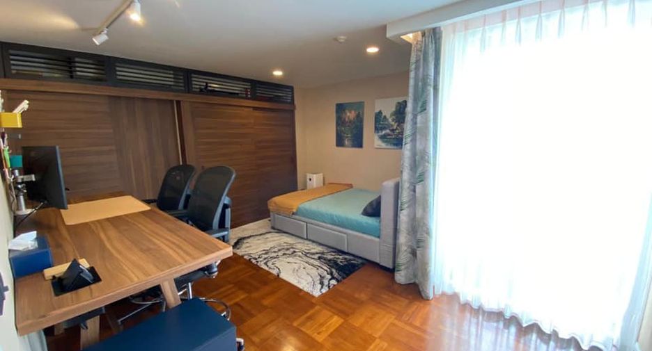 For rent 4 bedrooms condo in Watthana, Bangkok