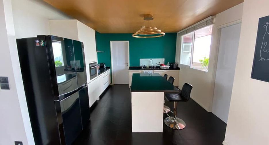 For rent 4 bedrooms condo in Watthana, Bangkok
