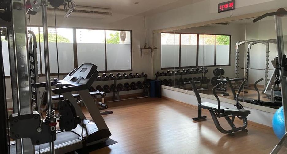 For rent 4 bedrooms condo in Watthana, Bangkok