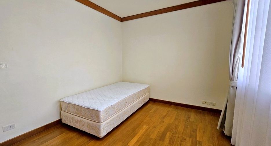 For rent 4 bedrooms condo in Khlong Toei, Bangkok