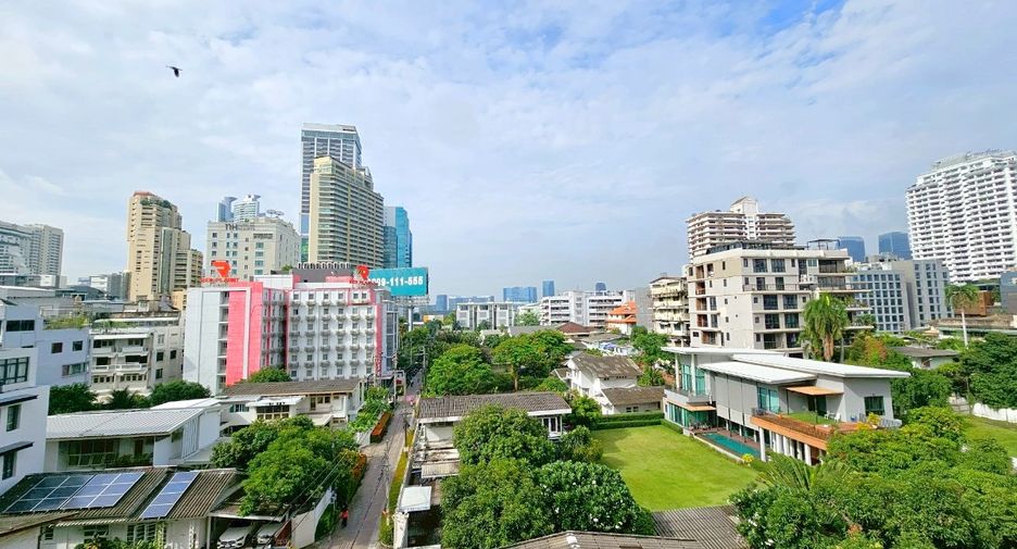 For rent 4 bedrooms condo in Khlong Toei, Bangkok