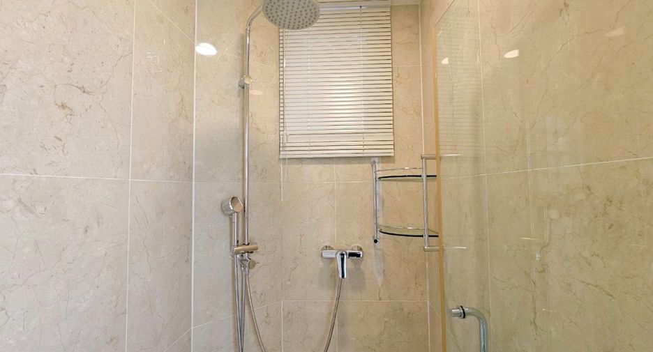 For rent 4 bedrooms condo in Khlong Toei, Bangkok