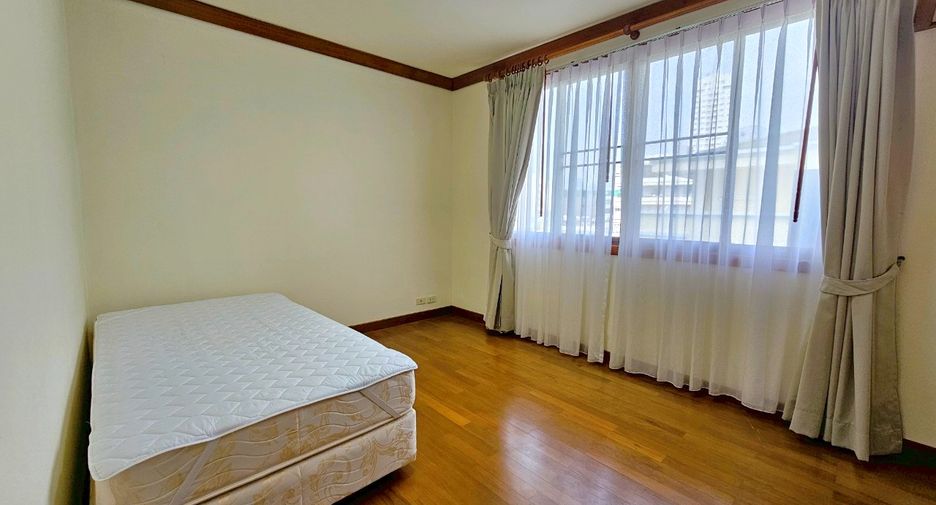 For rent 4 bedrooms condo in Khlong Toei, Bangkok