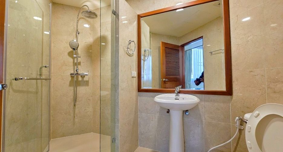 For rent 4 bedrooms condo in Khlong Toei, Bangkok