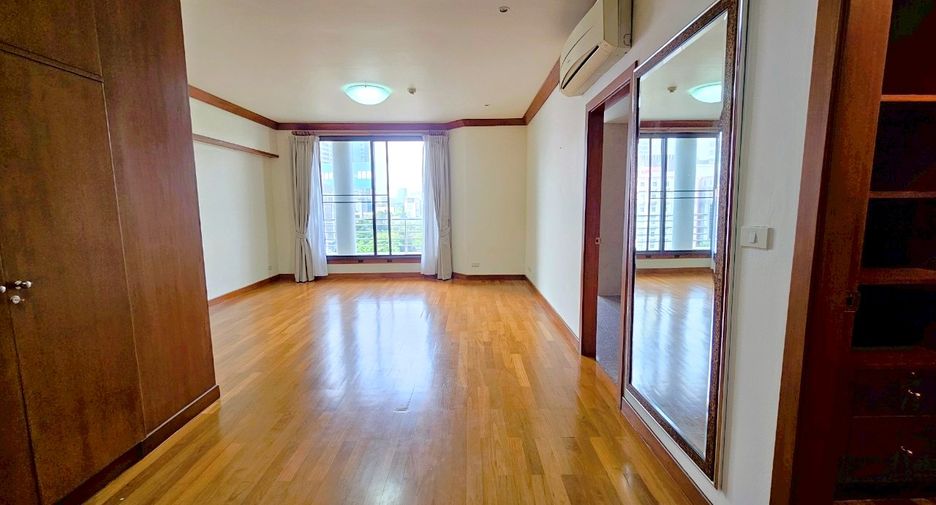 For rent 4 bedrooms condo in Khlong Toei, Bangkok