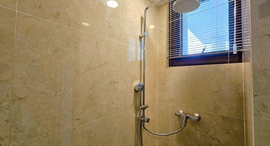 For rent 4 bedrooms condo in Khlong Toei, Bangkok