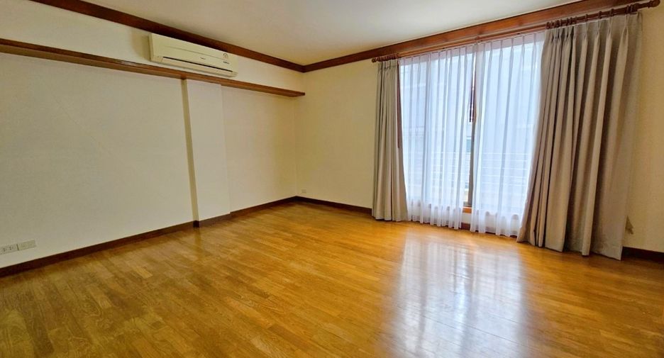 For rent 4 bedrooms condo in Khlong Toei, Bangkok