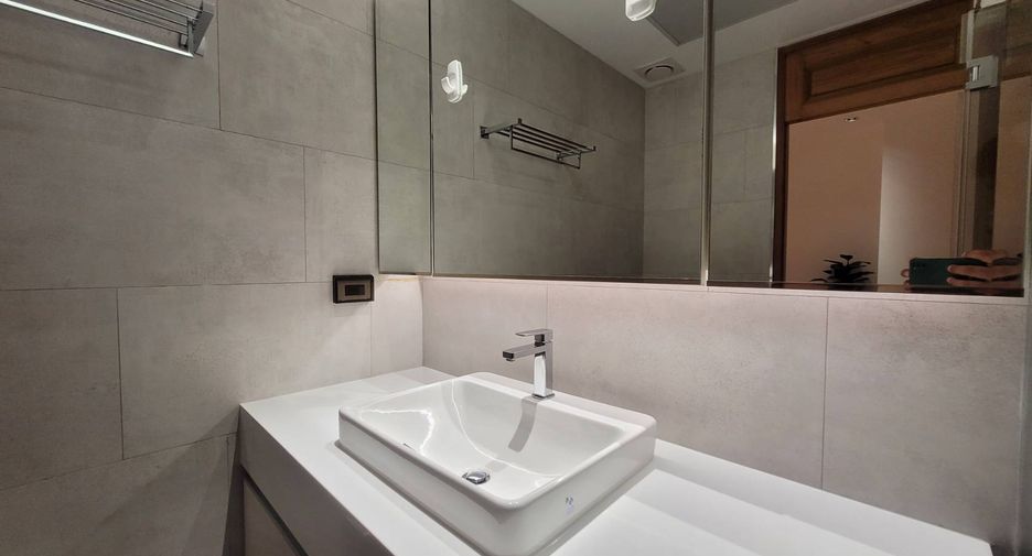 For rent 3 bedrooms condo in Watthana, Bangkok